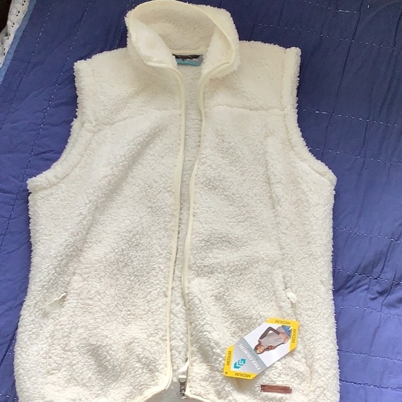 Jackets & Blazers - Free Country white fleece vest size medium